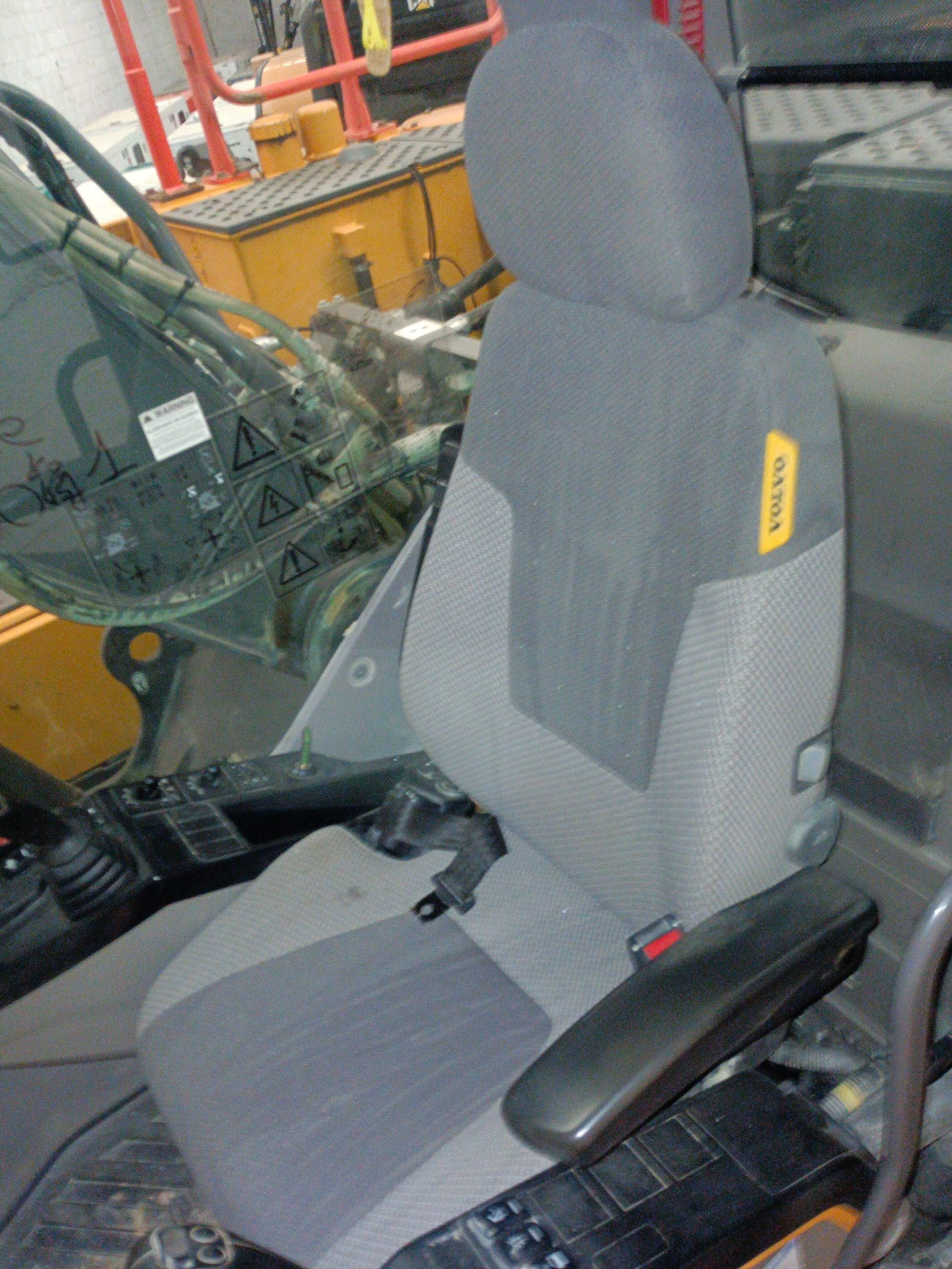 VOLVO EC220E - Imagen 17