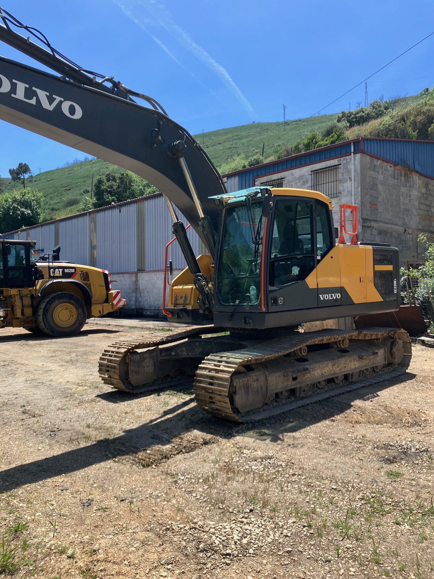 VOLVO EC220E - Imagen 2