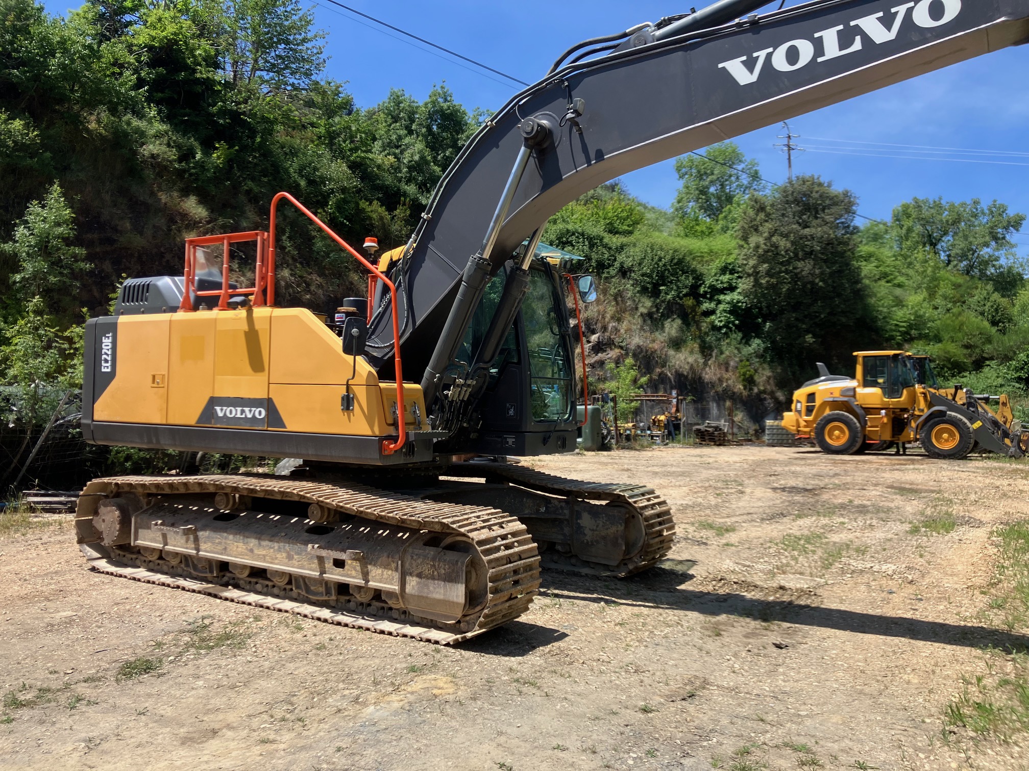 VOLVO EC220E - Imagen 3